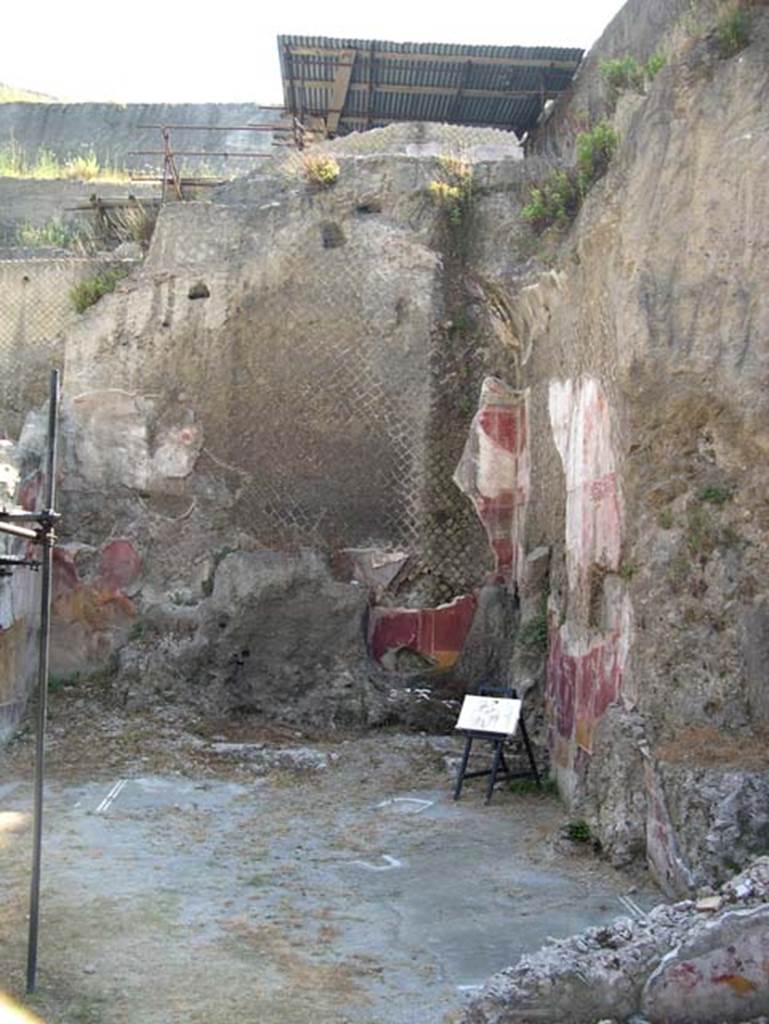 House of Dionysiac Reliefs, Herculaneum. July 2004. Looking towards north-east corner of room (m).
Photo courtesy of Jennifer Stephens.©jfsPAP0692